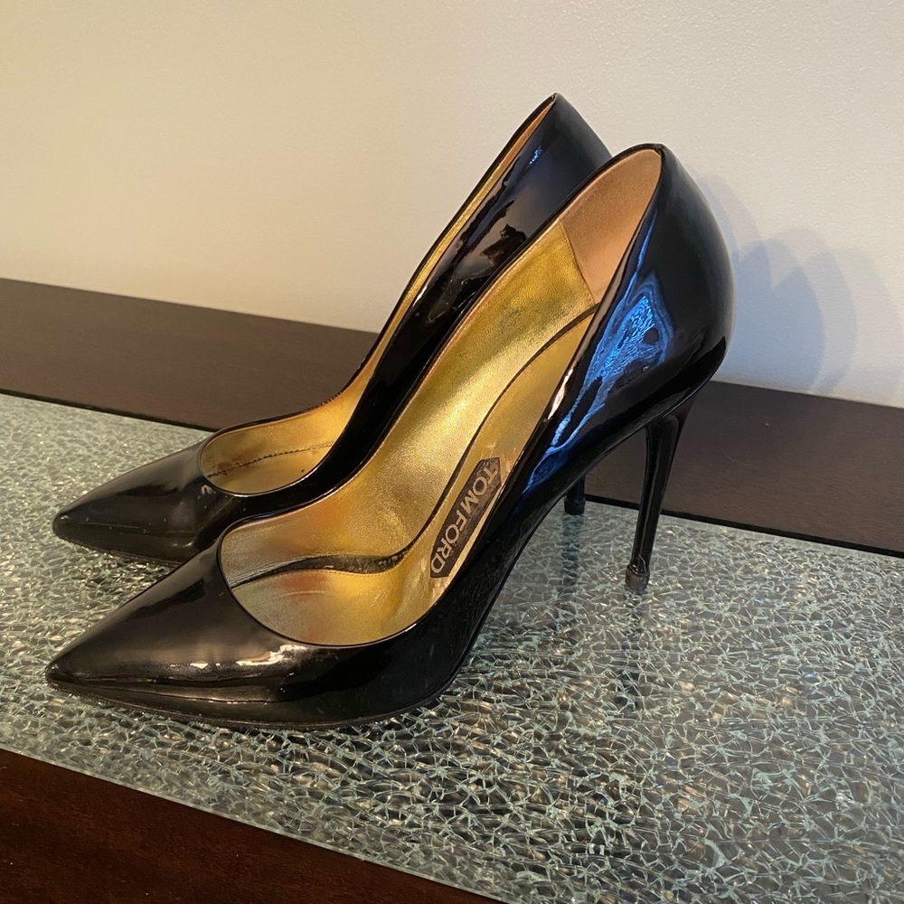 TOM FORD Black Patent Heel/ Pump size 40